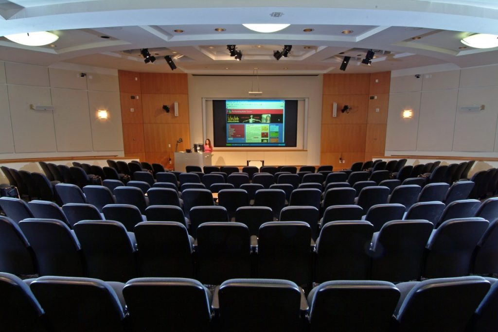 Salla de Conferentias del Universitate Augusto Valdeneri